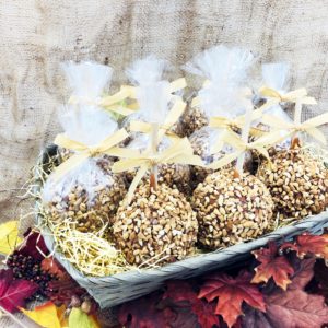 10 Caramel Apples with Peanuts in a Basket